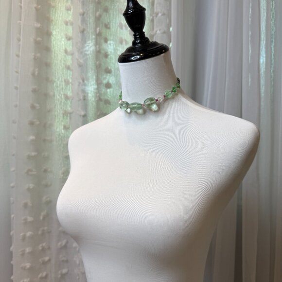 Green Beaded Choker Necklace - Picture 2 of 4